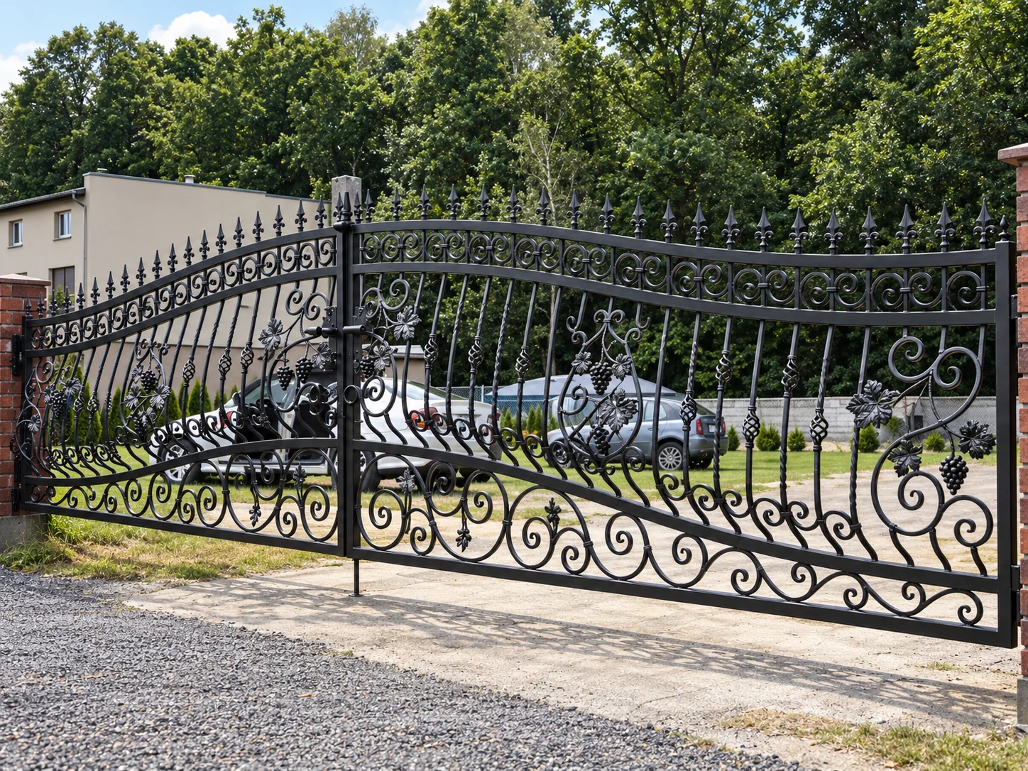 Kuta Brama Dwuskrzydłowa Uchylna z Motywem Winorośli — Zdjęcie 1