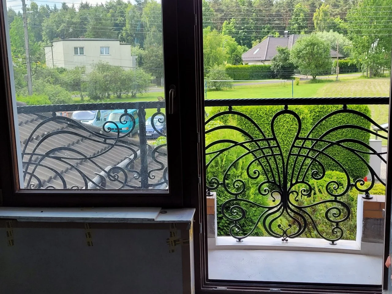 Wyrób kuty: Kuta Balustrada Balkonowa Stylizowana na Art Nouveau