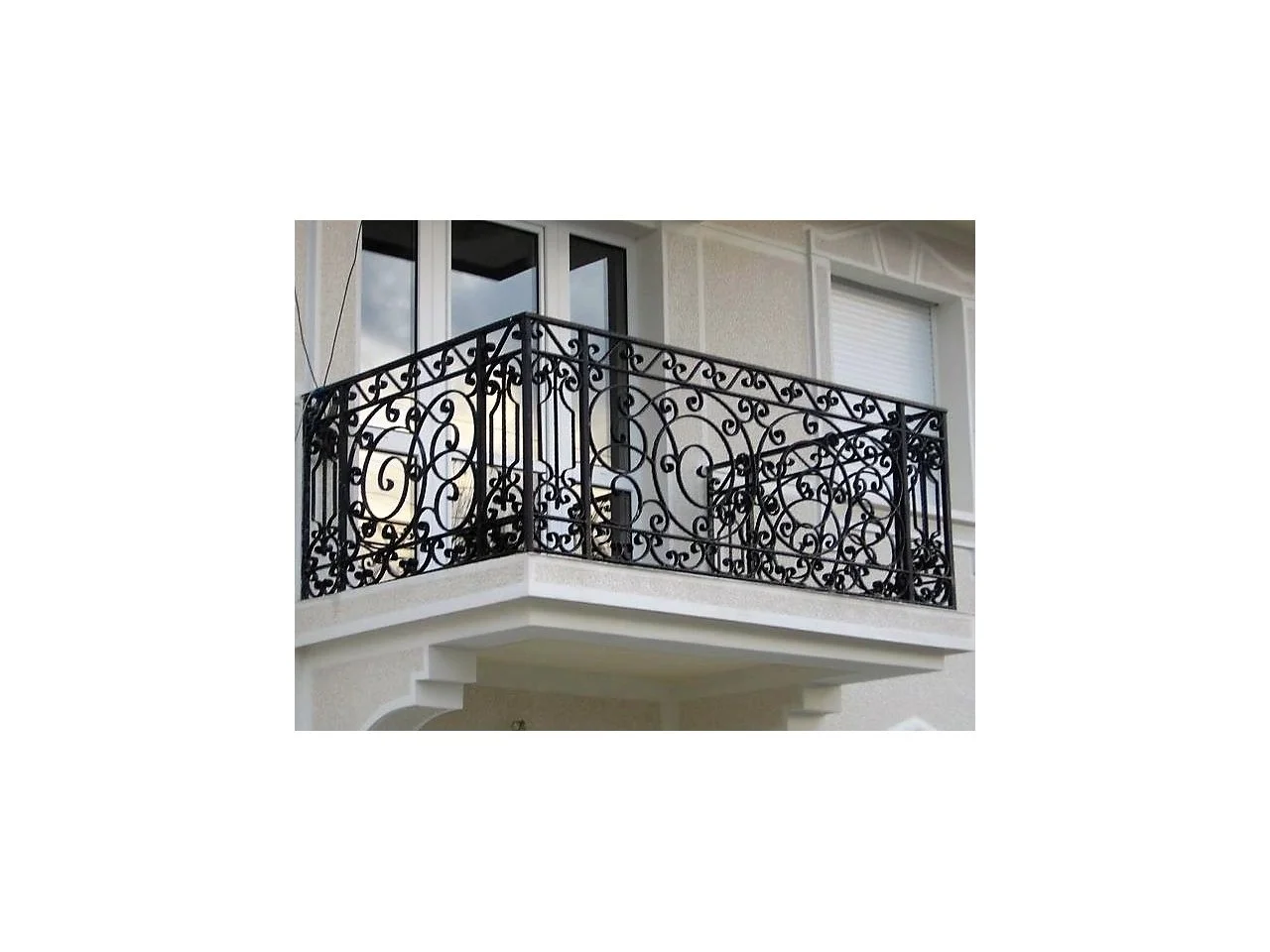 Wyrób kuty: Kuta Balustrada Balkonowa w Stylu Ornamentalnym Rococo