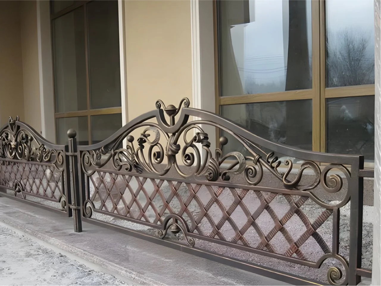Wyrób kuty: Kuta Balustrada Klasyczna z Ornamentyką Barokową