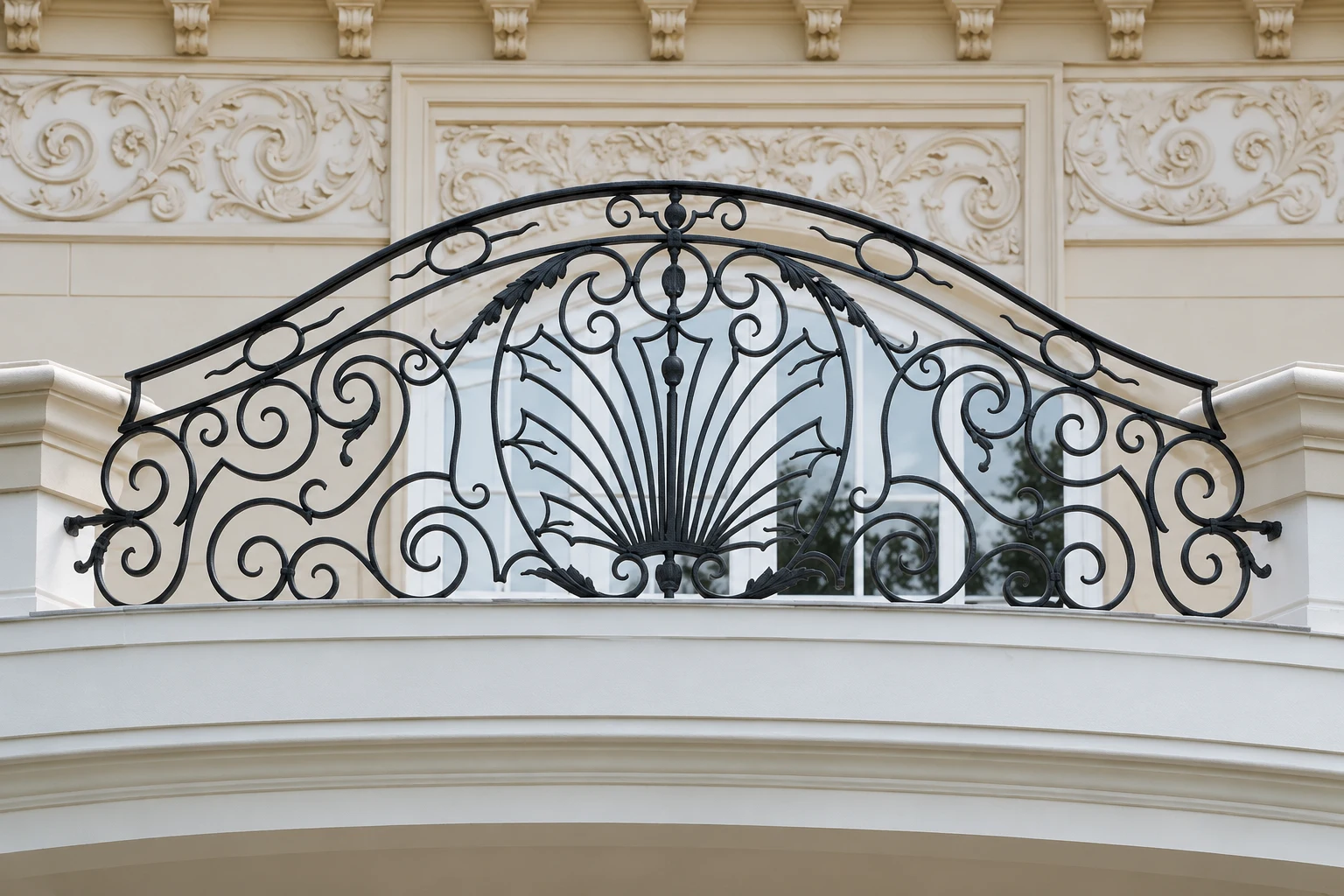 Kuta balustrada zewnętrzna z ornamentyką rocaille, model BKZ50 — odtworzone ujęcie oryginalne. Wizualizacja AI.