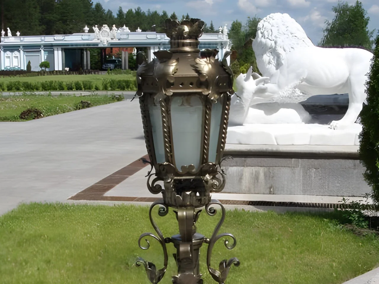 Wyrób kuty: Kuta Lampa Ogrodowa Zdobiona Stalowa