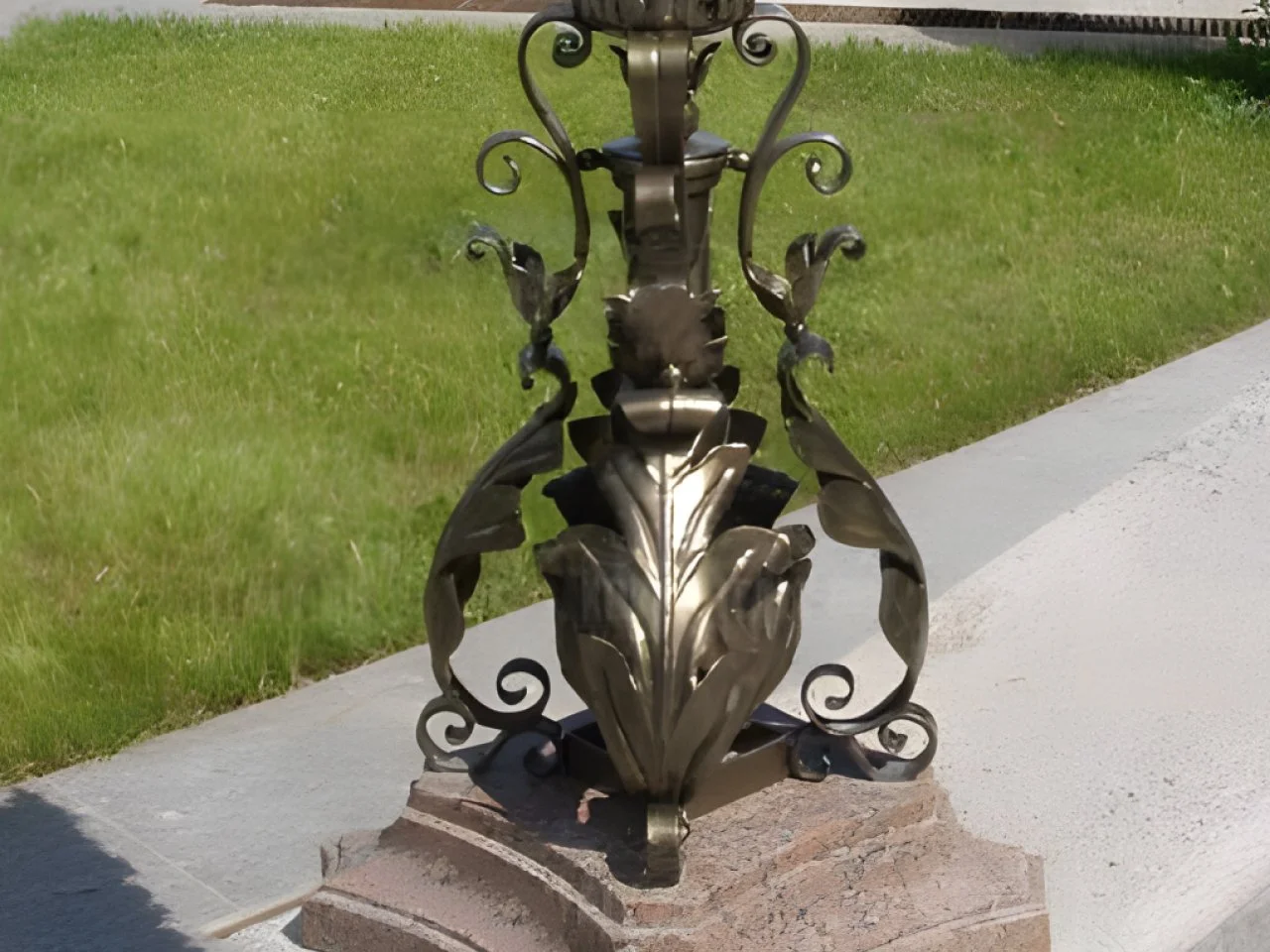 Wyrób kuty: Kuta Lampa Ogrodowa Zdobiona Stalowa