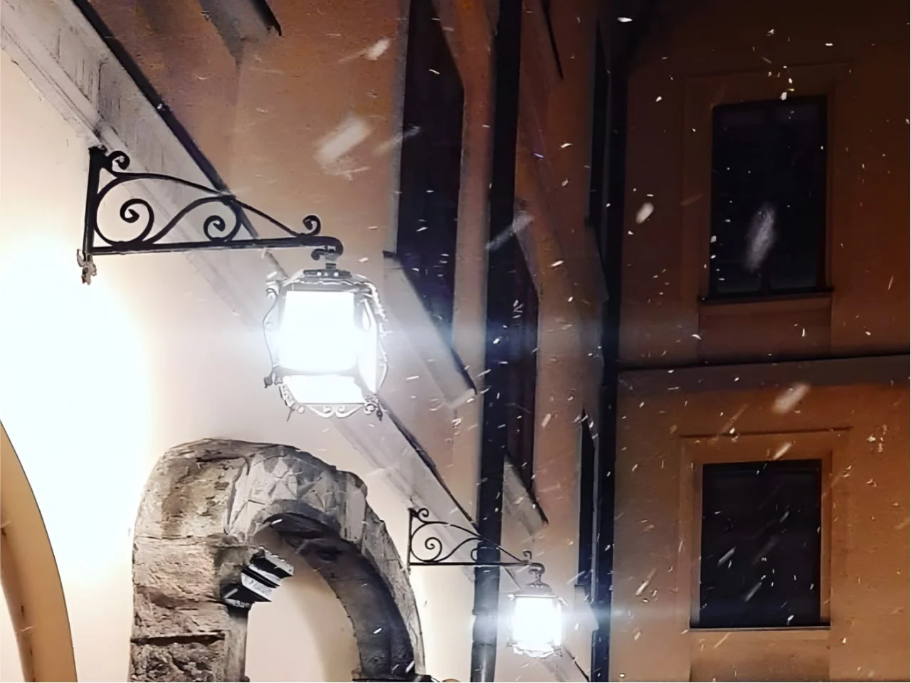Wyrób kuty: Kuta Lampa Ścienna Zewnętrzna Klasyczna