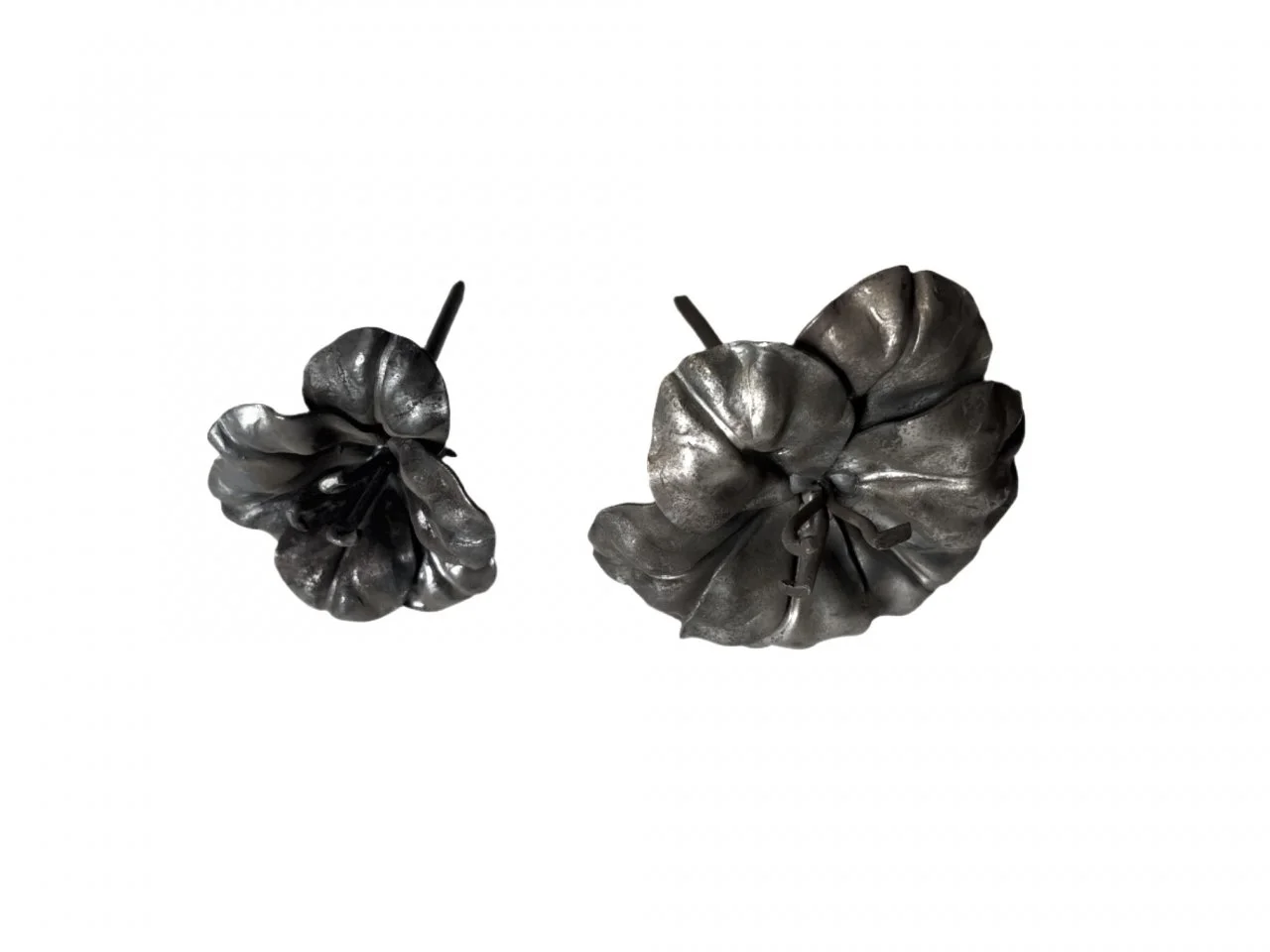 Wyrób kuty: Kuty element dekoracyjny kwiatan hibiskus pąk mały 140x85 mm