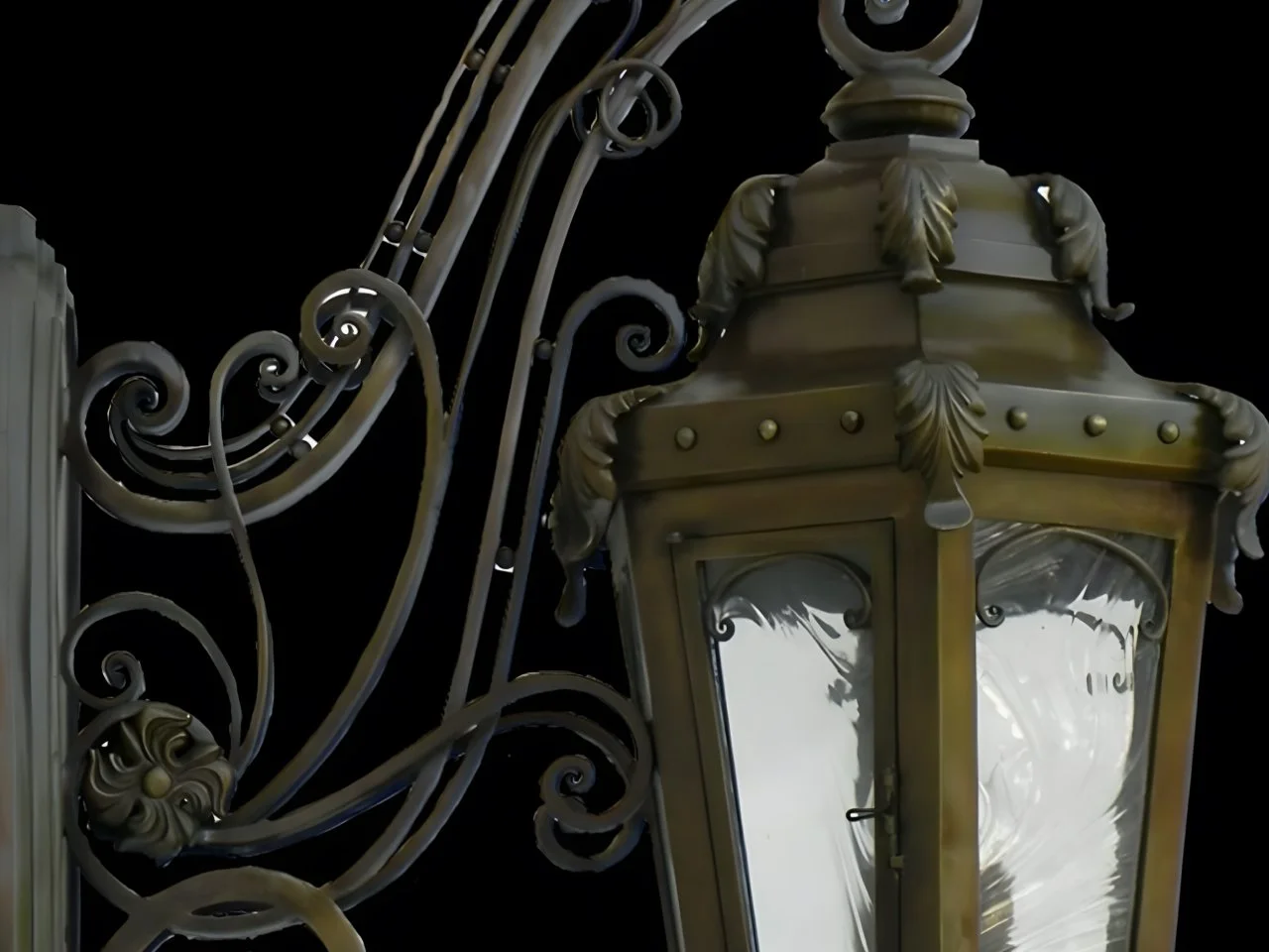 Wyrób kuty: Ręcznie Kuta Lampa Ścienna w Stylu Secesyjnym