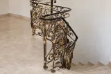 Artystyczna balustrada kuta wewnętrzna "flora barocca", model BKW21 — odtworzone ujęcie oryginalne. Wizualizacja AI.