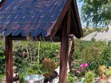 Wyrób kuty: Dekoracyjna Studnia Ogrodowa Kuta z Metaloplastyki