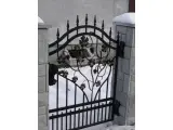 Wyrób kuty: Furtka Kowalska z Ornamentyką Winorośli
