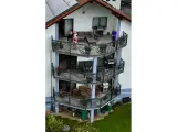 Wyrób kuty: Kuta Balustrada Balkonowa o Nowoczesnym Wzorze Falistym