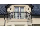 Wyrób kuty: Kuta Balustrada Balkonowa o Ornamentyce Klasycznej