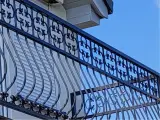 Wyrób kuty: Kuta Balustrada Balkonowa o Wzorze Ornamentalnym