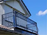 Wyrób kuty: Kuta Balustrada Balkonowa o Wzorze Ornamentalnym