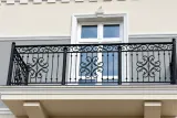Kuta balustrada balkonowa ornamentacyjna, model sc83 — odtworzone ujęcie oryginalne. Wizualizacja AI.