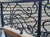 Wyrób kuty: Kuta Balustrada Balkonowa Stylizowana na Art Nouveau