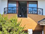 Wyrób kuty: Kuta Balustrada Balkonowa Stylizowana na Art Nouveau