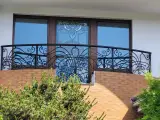 Wyrób kuty: Kuta Balustrada Balkonowa Stylizowana na Art Nouveau