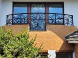 Wyrób kuty: Kuta Balustrada Balkonowa Stylizowana na Art Nouveau