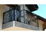 Wyrób kuty: Kuta Balustrada Balkonowa z Klasyczną Ornamentyką