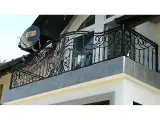 Wyrób kuty: Kuta Balustrada Balkonowa z Klasyczną Ornamentyką