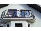 Wyrób kuty: Kuta Balustrada Balkonowa z Motywem Florystycznym Secesyjnym