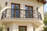 Kuta balustrada balkonowa z motywem florystycznym secesyjnym, model BKZ81 — aranżacja w nowej przestrzeni. Wizualizacja AI.