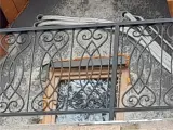 Wyrób kuty: Kuta Balustrada Balkonowa z Ornamentyką Klasyczną