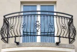 Kuta balustrada balkonowa z secesyjnym ornamentem, model sc74 — odtworzone ujęcie oryginalne. Wizualizacja AI.