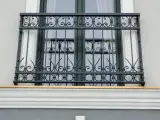 Wyrób kuty: Kuta Balustrada Balkonowa Zewnętrzna o Wzornictwie Klasycznym