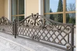 Kuta balustrada klasyczna z ornamentyką barokową, model sc44 — odtworzone ujęcie oryginalne. Wizualizacja AI.