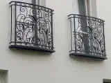 Wyrób kuty: Kuta Balustrada Okna Francuskiego z Ornamentyką Barokową