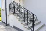 Kuta balustrada ornamentalna z elementami floralnymi, model sc77 — odtworzone ujęcie oryginalne. Wizualizacja AI.