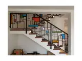 Wyrób kuty: Kuta Balustrada Schodowa Art Deco z Panelami Witrażowymi
