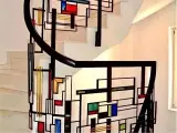 Wyrób kuty: Kuta Balustrada Schodowa Art Deco z Panelami Witrażowymi