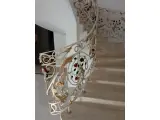 Wyrób kuty: Kuta Balustrada Schodowa Rococo z Różanym Motywem Florystycznym