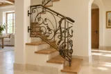Kuta balustrada schodowa wewnętrzna z ornamentyką floralną, model BKW37 — aranżacja w nowej przestrzeni. Wizualizacja AI.