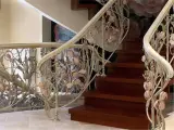 Wyrób kuty: Kuta balustrada schodowa z motywem róż w stylu Art Nouveau