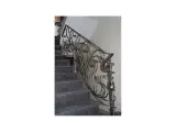 Wyrób kuty: Kuta Balustrada Schodowa z Organicznymi Motywami Floralnymi