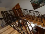 Wyrób kuty: Kuta Balustrada Schodowa z Ornamentyką Botaniczną