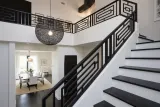 Kuta balustrada wewnętrzna o wzorze geometrycznym, model BKW42 — odtworzone ujęcie oryginalne. Wizualizacja AI.