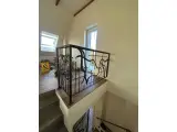Wyrób kuty: Kuta Balustrada Wewnętrzna z Abstrakcyjnym Motywem