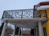 Wyrób kuty: Kuta Balustrada Zewnętrzna z Aplikacjami Motyli