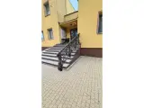 Wyrób kuty: Kuta Balustrada Zewnętrzna z Motywami Liściastymi i Spiralnymi