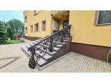 Wyrób kuty: Kuta Balustrada Zewnętrzna z Motywami Liściastymi i Spiralnymi