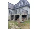 Wyrób kuty: Kuta Balustrada Zewnętrzna z Ornamentami Klasycznymi