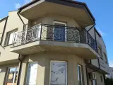 Wyrób kuty: Kuta Balustrada Zewnętrzna z Ornamentyką Klasyczną