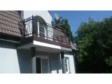 Wyrób kuty: Kuta Balustrada Zewnętrzna z Ornamentyką Klasyczną