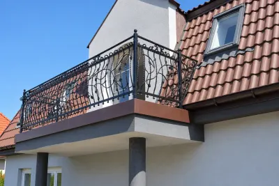 Kuta balustrada zewnętrzna z ornamentyką klasyczną, model BKZ54 — odtworzone ujęcie oryginalne. Wizualizacja AI.