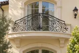 Kuta balustrada zewnętrzna z ornamentyką rocaille, model BKZ50 — aranżacja w nowej przestrzeni. Wizualizacja AI.