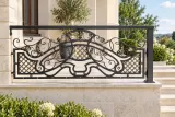 Kuta balustrada zewnętrzna z ornamentyką roślinną, model sc95 — aranżacja w nowej przestrzeni. Wizualizacja AI.